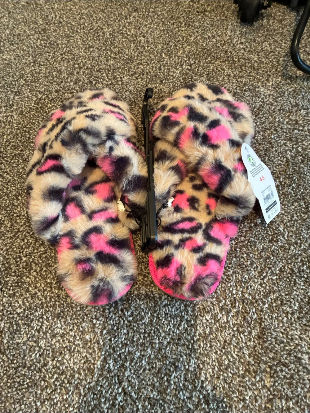 Faux Fur Leopard Print Kids Slippers - Pink size 4/5